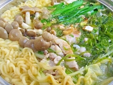 『辛ラーメン』で✪野菜たっぷり韓国風鍋